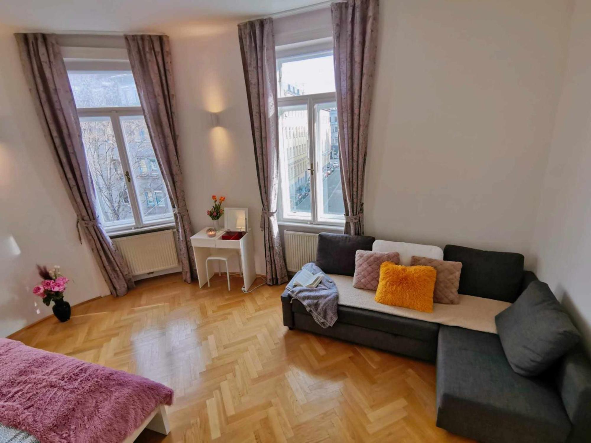 Central And Round 3 Minutes To City Shopping Center And Schoenbrunn Palace Wina Bagian luar foto