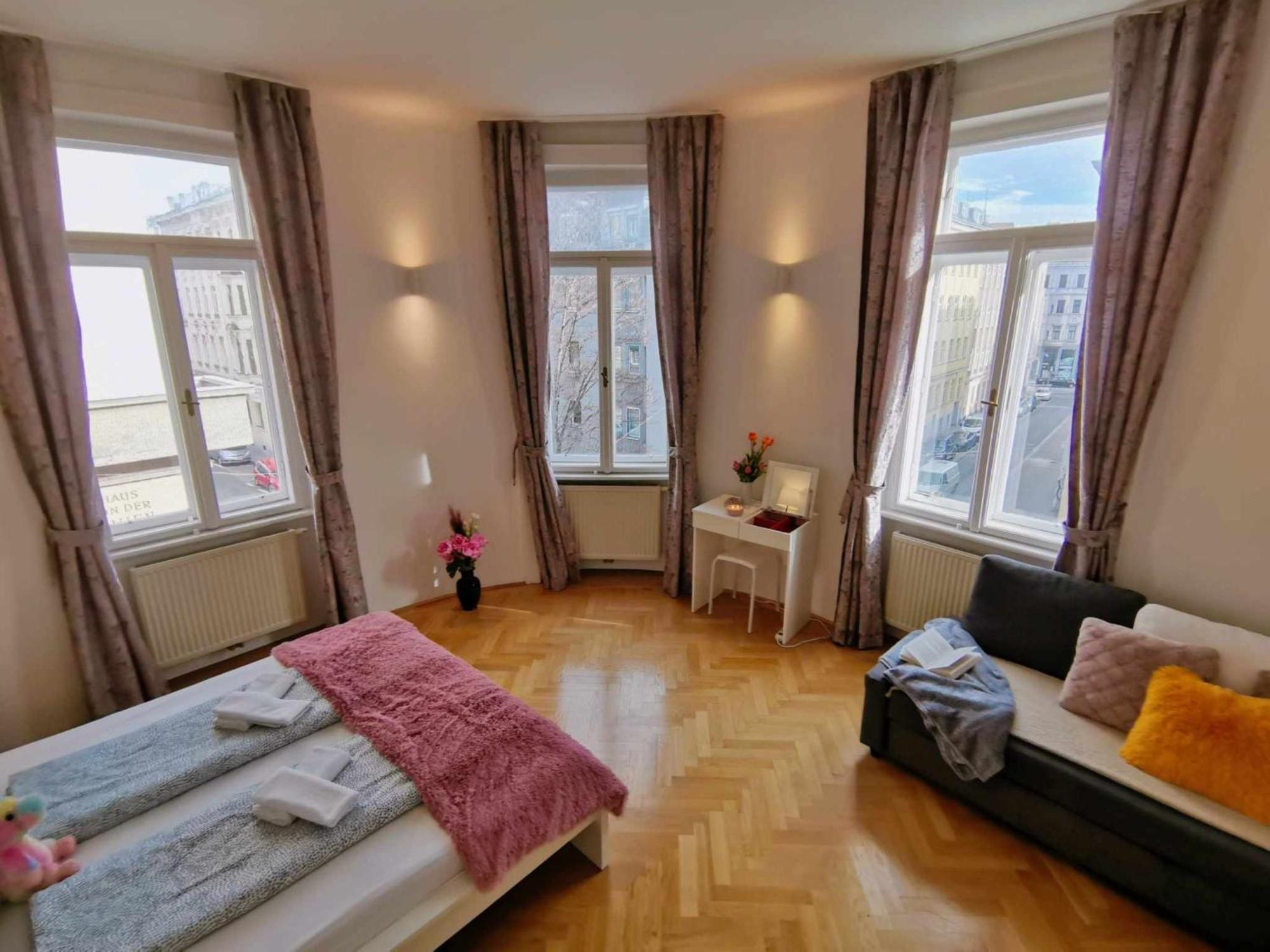Central And Round 3 Minutes To City Shopping Center And Schoenbrunn Palace Wina Bagian luar foto