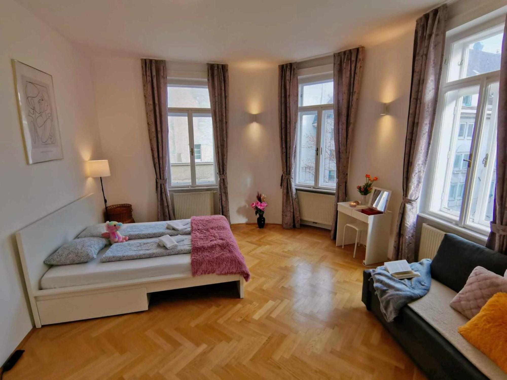Central And Round 3 Minutes To City Shopping Center And Schoenbrunn Palace Wina Bagian luar foto