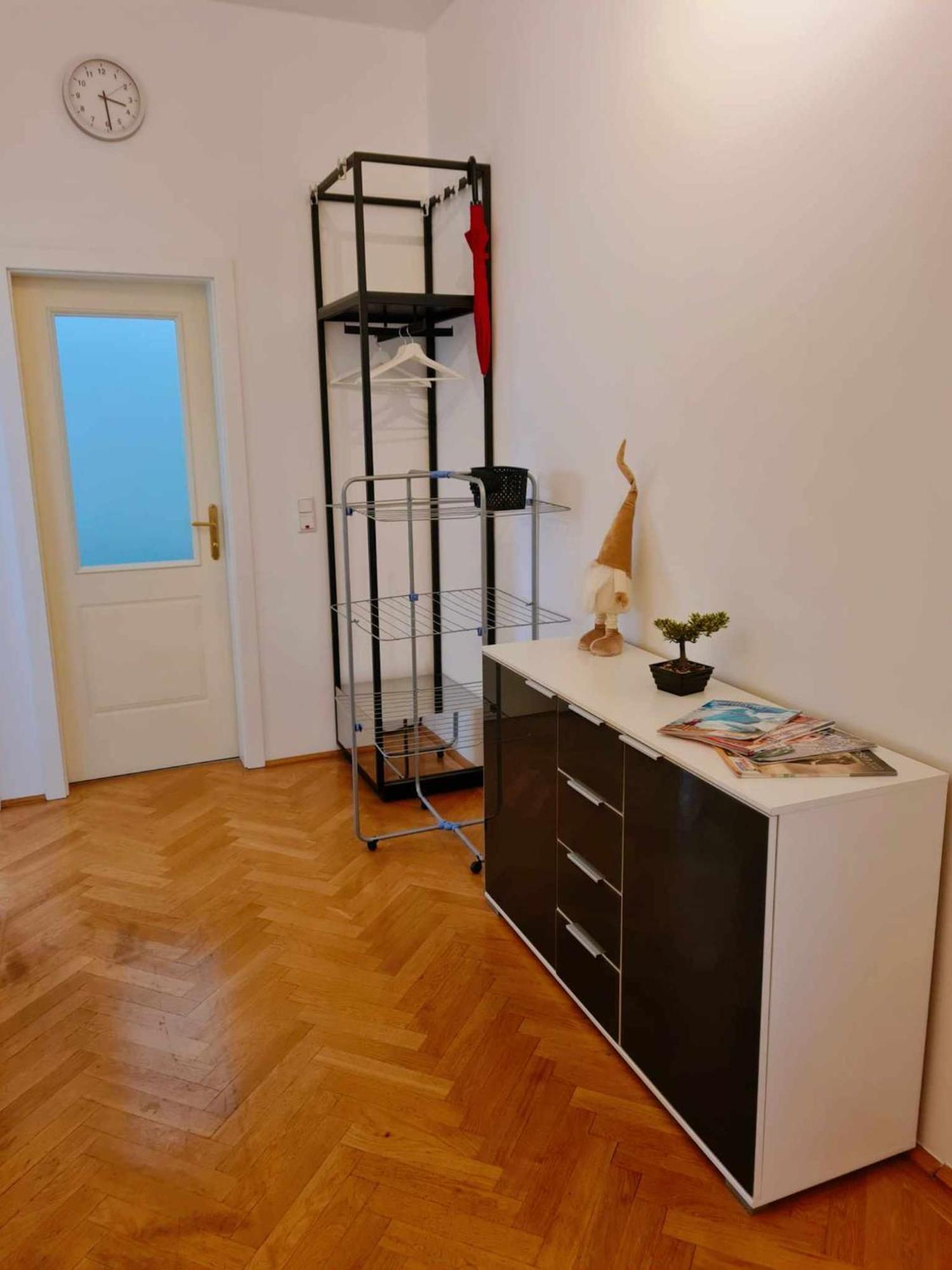 Central And Round 3 Minutes To City Shopping Center And Schoenbrunn Palace Wina Bagian luar foto