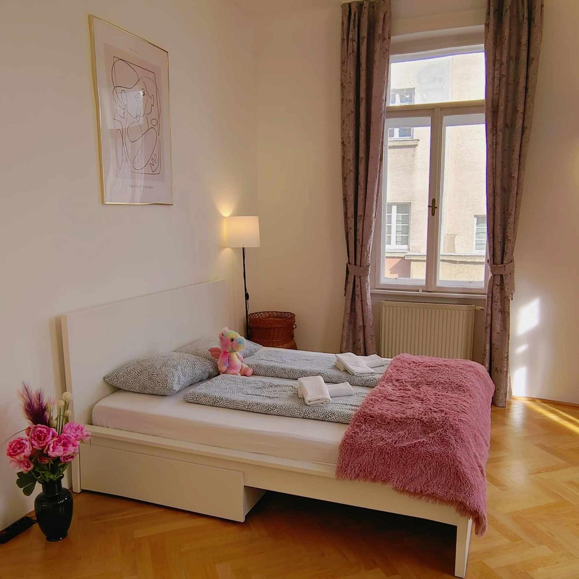 Central And Round 3 Minutes To City Shopping Center And Schoenbrunn Palace Wina Bagian luar foto