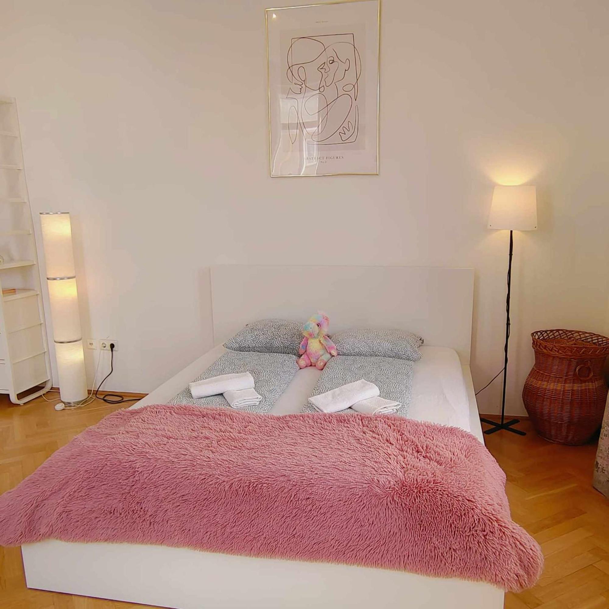 Central And Round 3 Minutes To City Shopping Center And Schoenbrunn Palace Wina Bagian luar foto